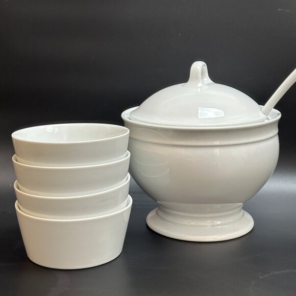 Crate And Barrel Ceramic White Classic Soup Tureen With Ladle + 4 Matching Bowls - Picture 1 of 16